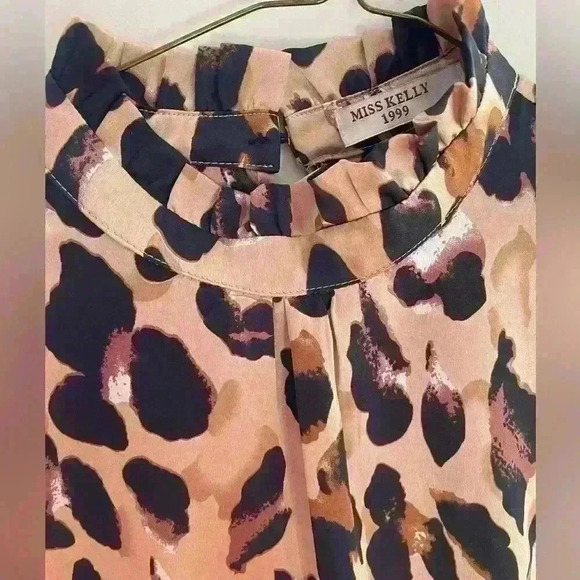 Boutique Style Animal Print Blouse Size Small - Picture 6 of 10